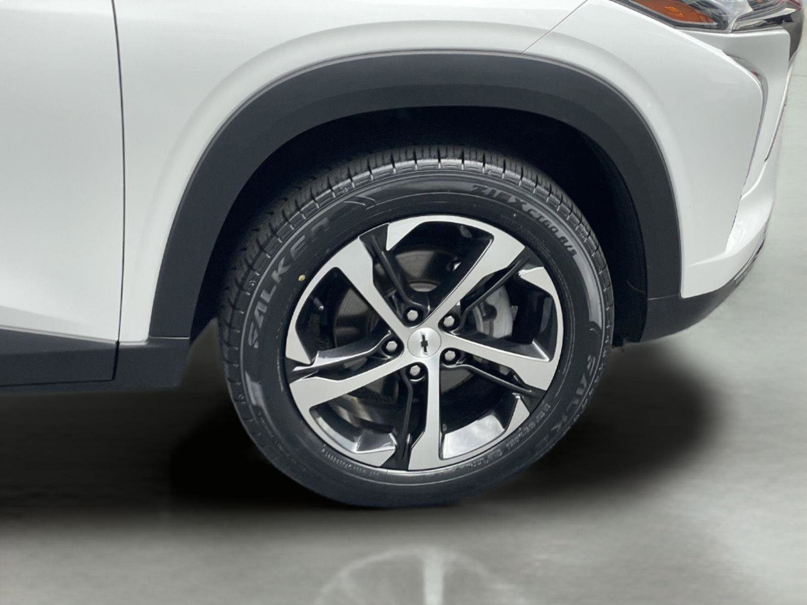 Used 2024 Chevrolet Trax RS w/ Driver Confidence Package FWD image 32