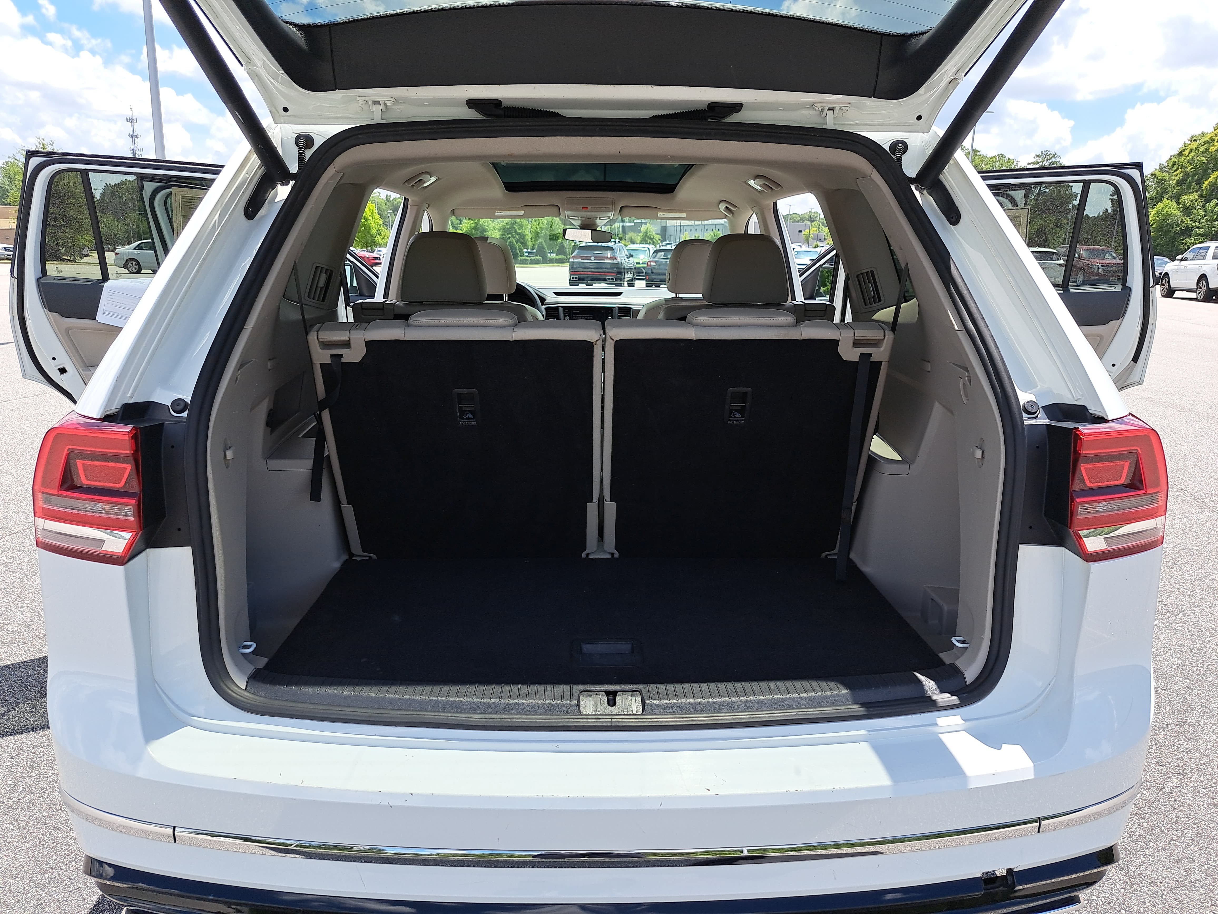 Used 2019 Volkswagen Atlas SE w/ Panoramic Sunroof Package AWD/4WD image 14