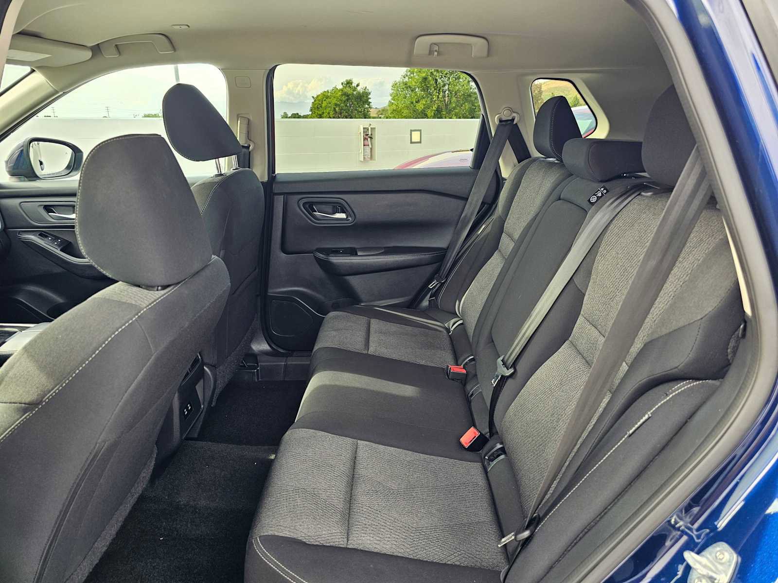 Used 2024 Nissan Rogue SV image 16
