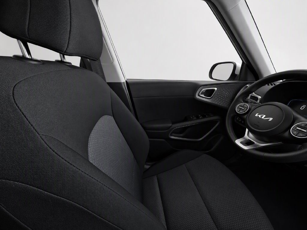 Certified 2025 Kia Soul LX w/ LX Technology Package FWD image 20
