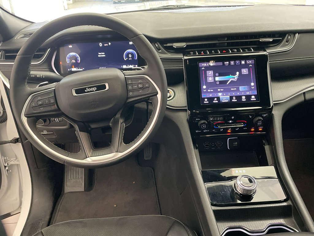 Used 2024 Jeep Grand Cherokee Altitude image 11