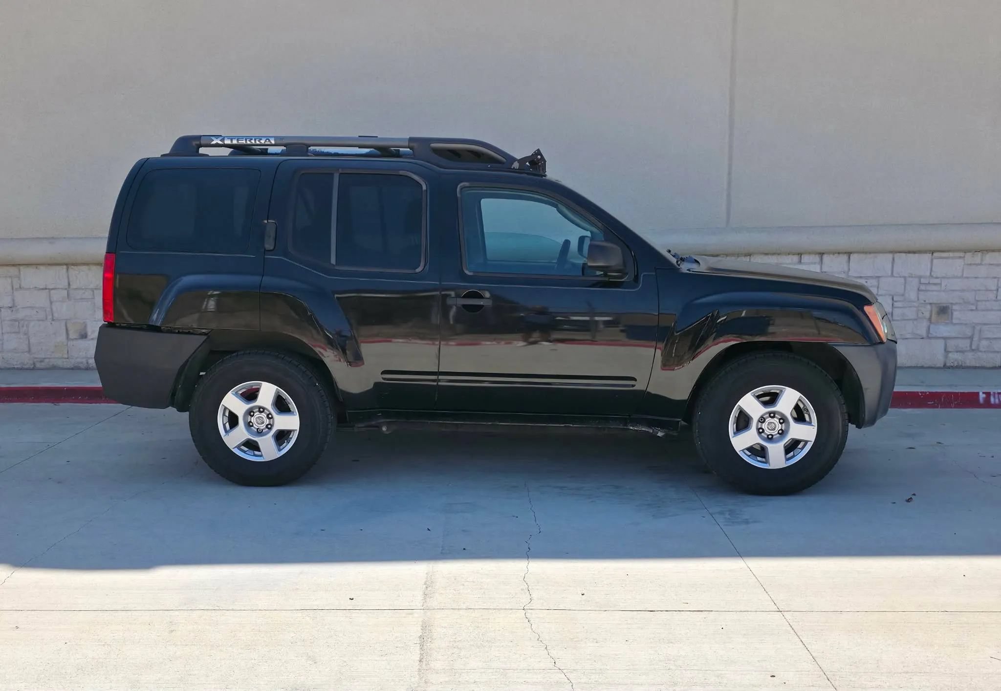 Used 2007 Nissan Xterra S w/ Side & Curtain Airbag Pkg RWD image 2