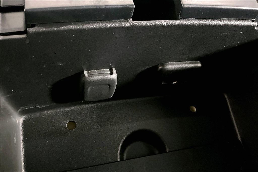 Used 2016 GMC Sierra 1500 SLE w/ SLE Value Package image 32