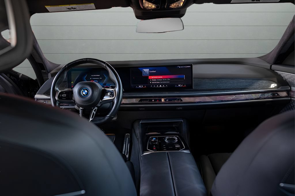 Used 2024 BMW i7 M70 AWD/4WD image 25