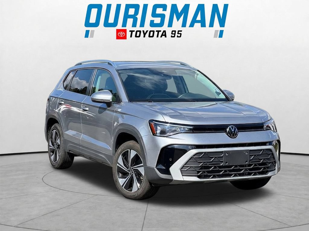Used 2025 Volkswagen Taos SE AWD/4WD image 1