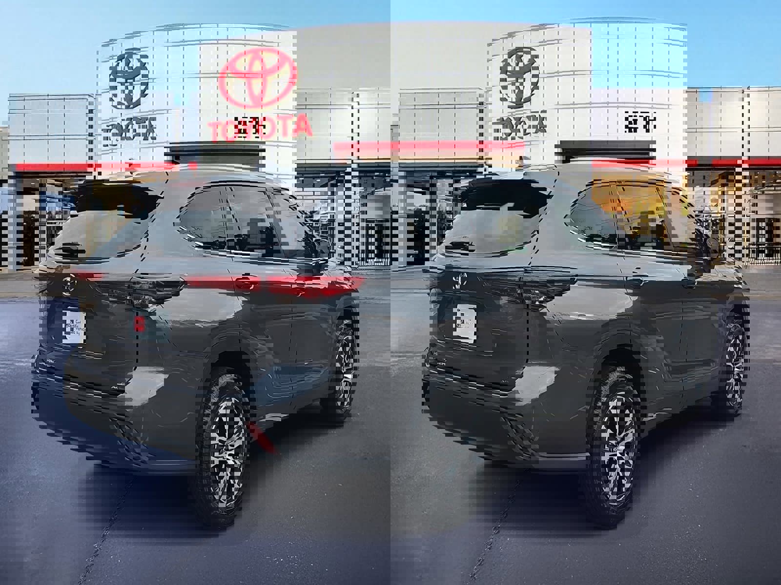 Certified 2023 Toyota Highlander XLE image 5