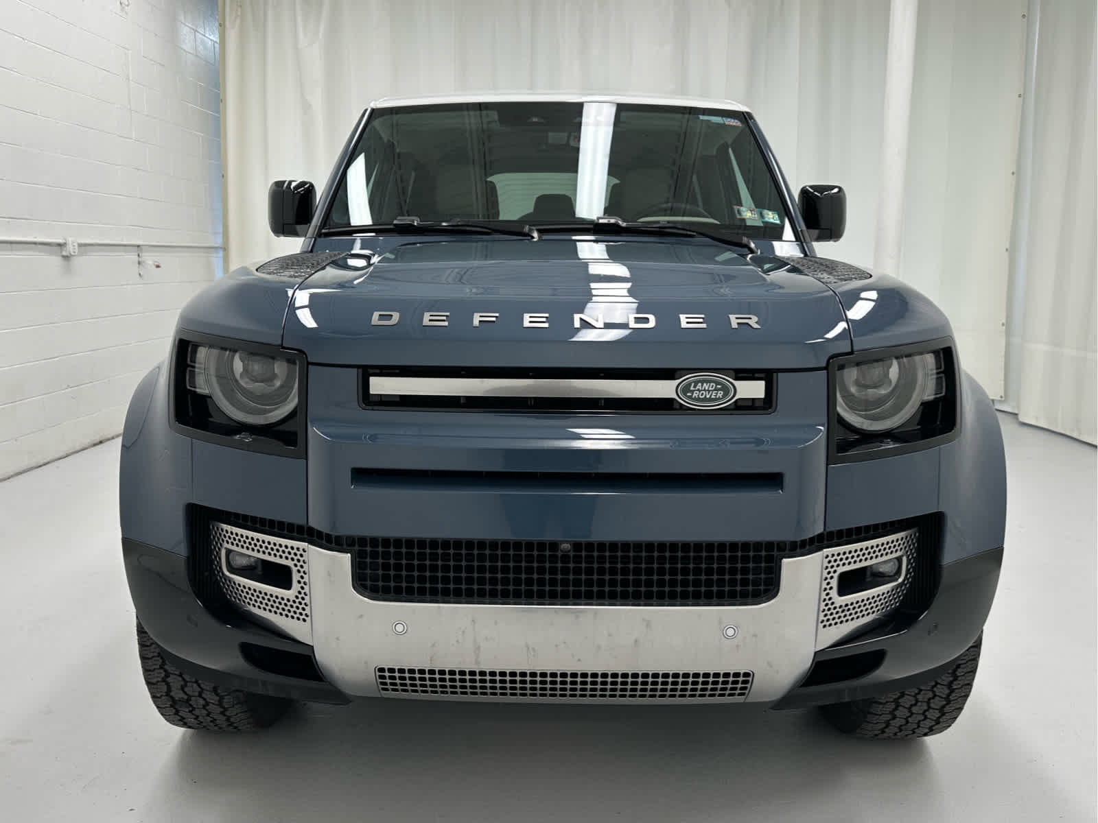 Used 2023 Land Rover Defender 110 SE AWD/4WD image 5