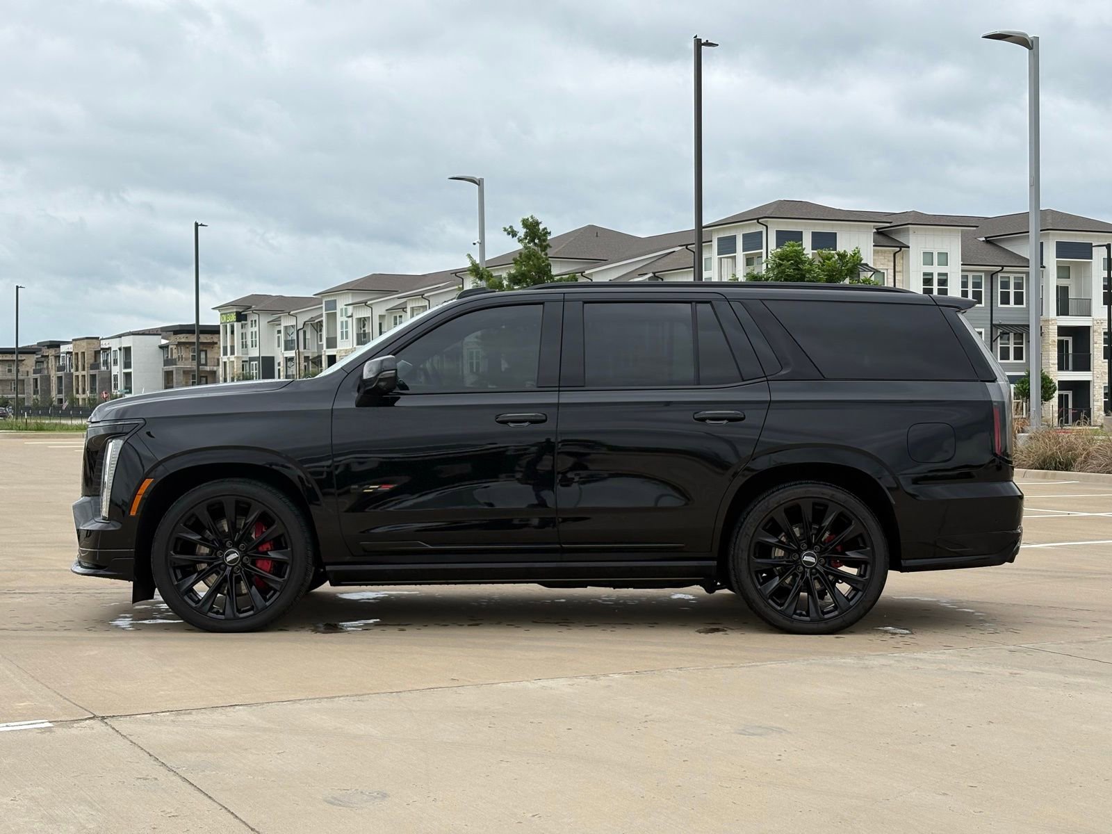 Certified 2025 Cadillac Escalade V w/ LPO, ONYX Package AWD/4WD image 4