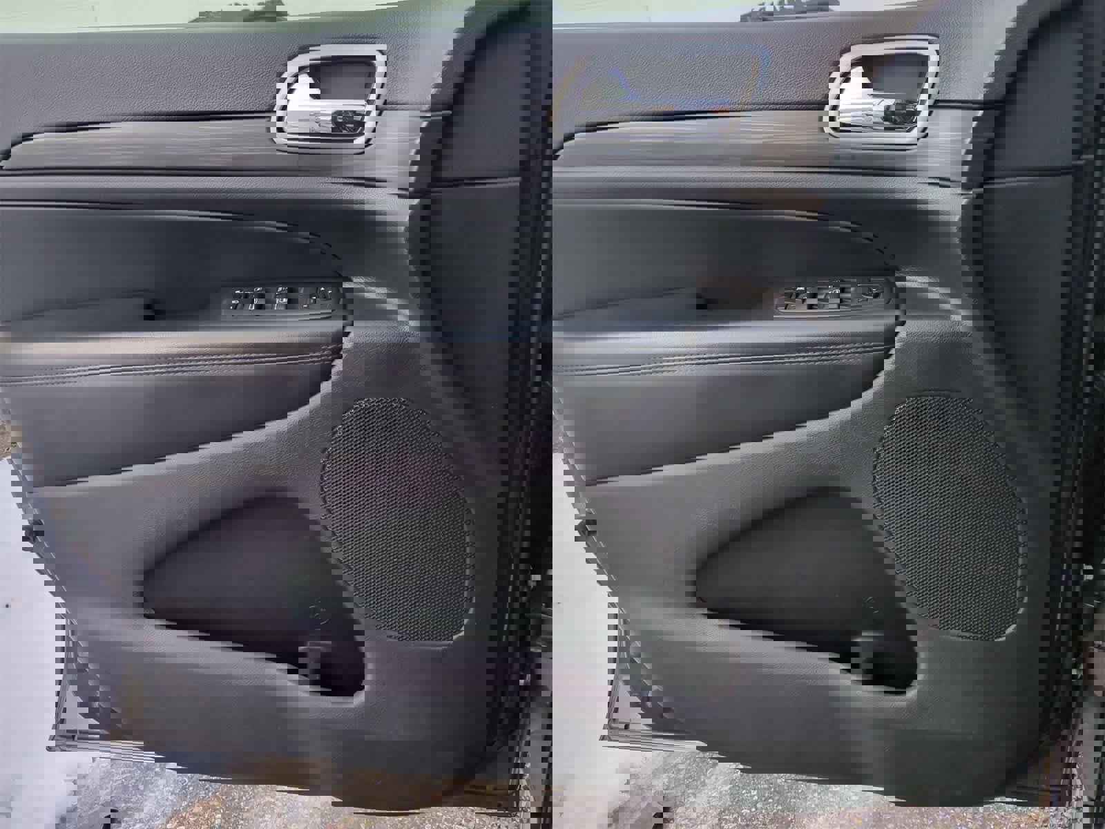 Used 2019 Jeep Grand Cherokee Altitude image 29