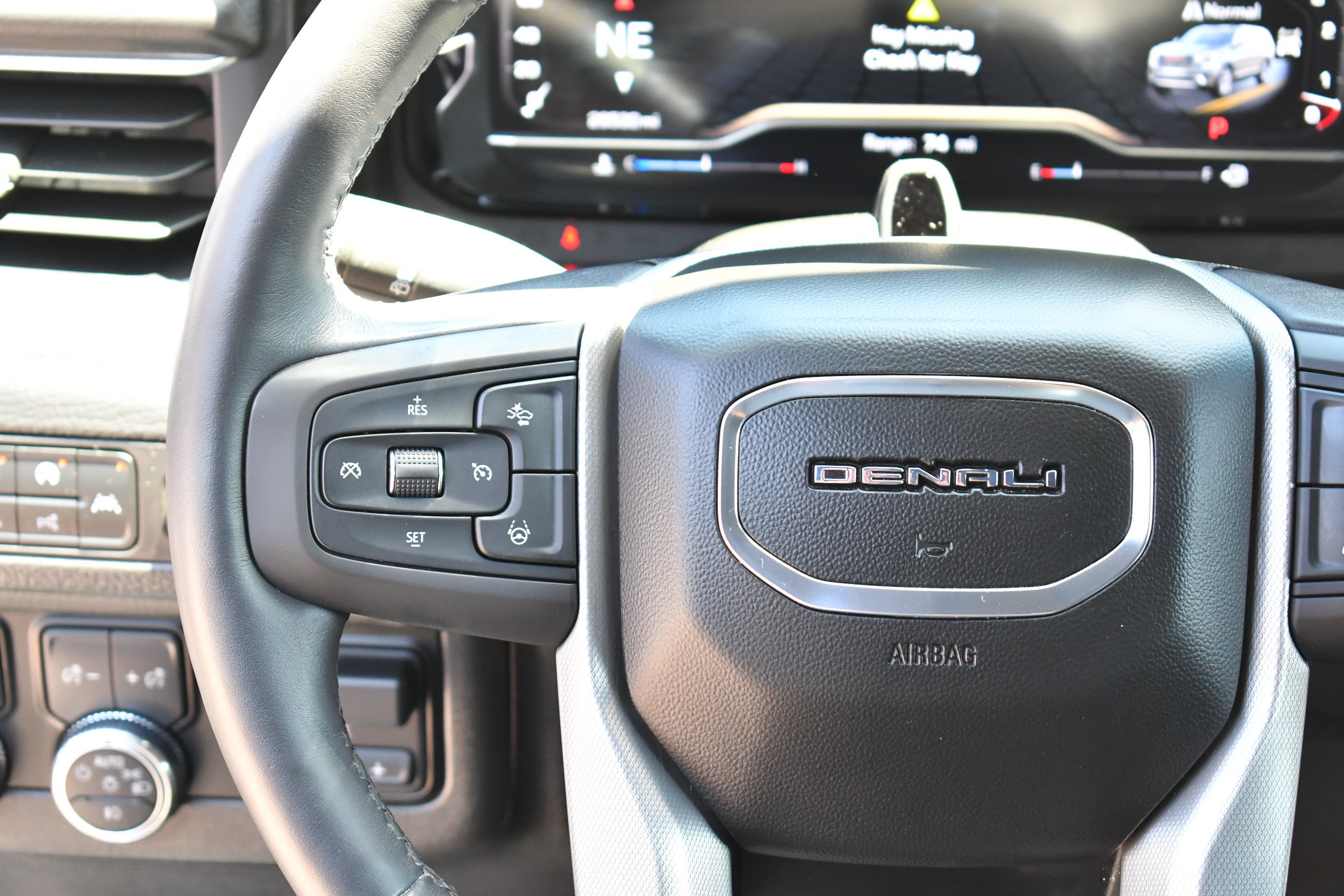 Used 2023 GMC Yukon Denali w/ Denali Reserve Package AWD/4WD image 18