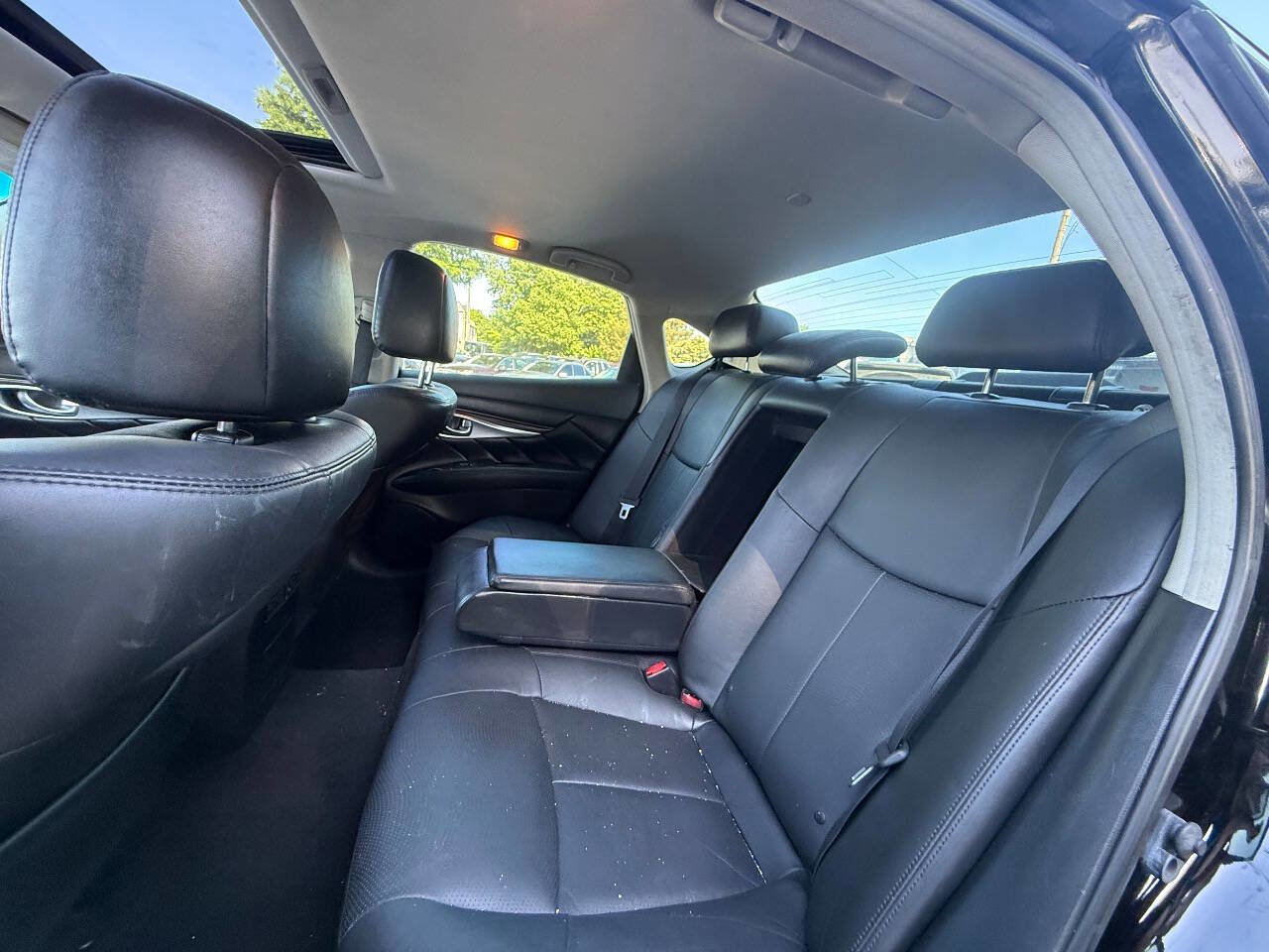 Used 2017 INFINITI Q70 3.7 RWD image 17