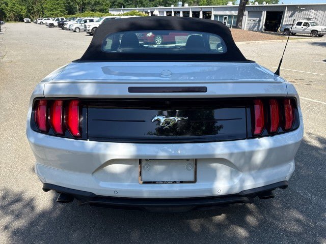 Used 2022 Ford Mustang Premium RWD image 6