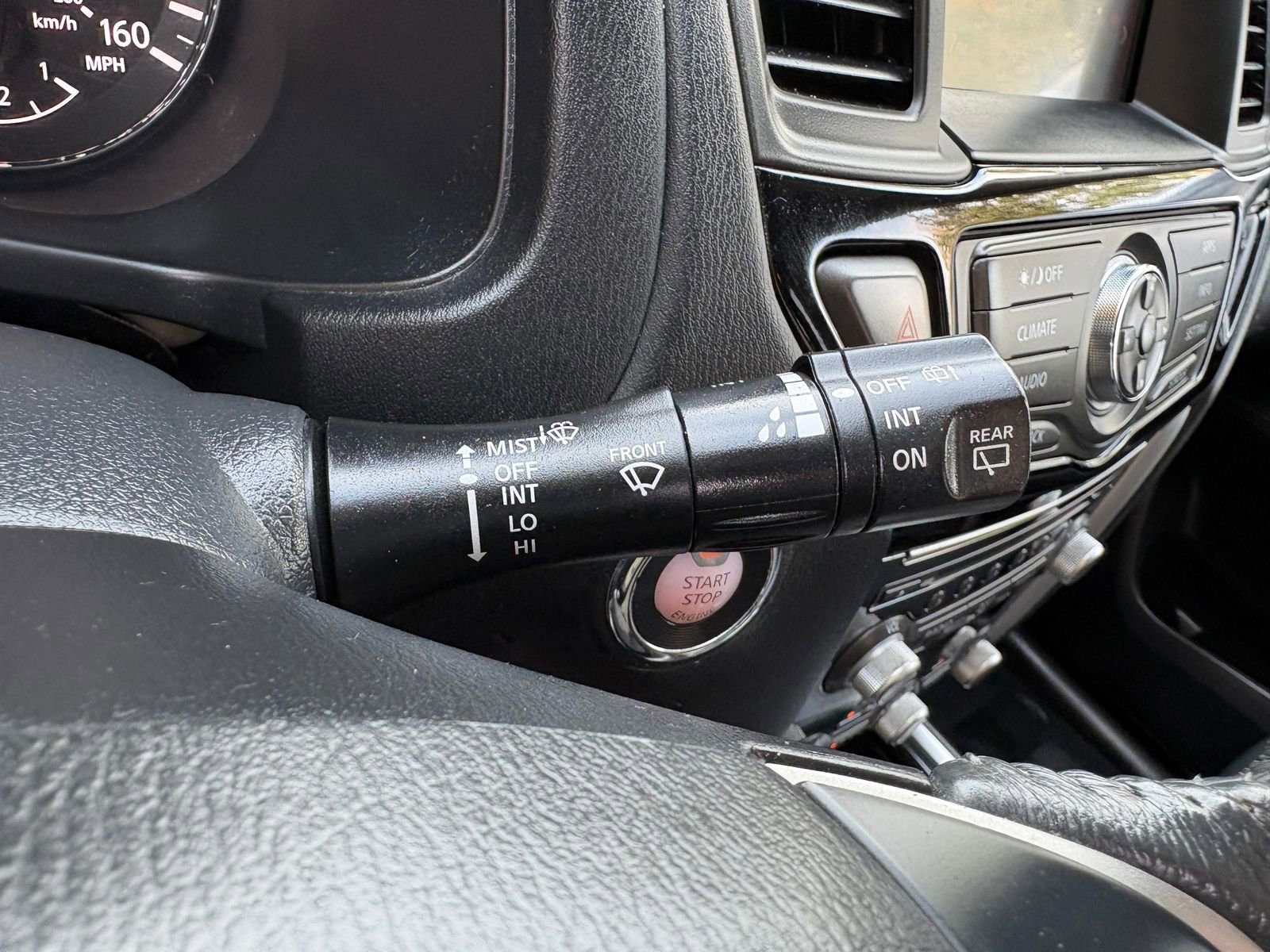 Used 2018 Nissan Pathfinder SV FWD image 39
