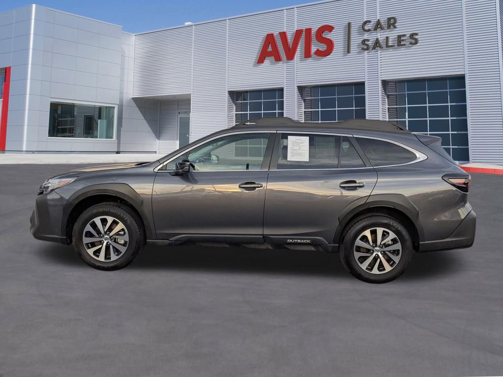 Used 2025 Subaru Outback Premium image 2