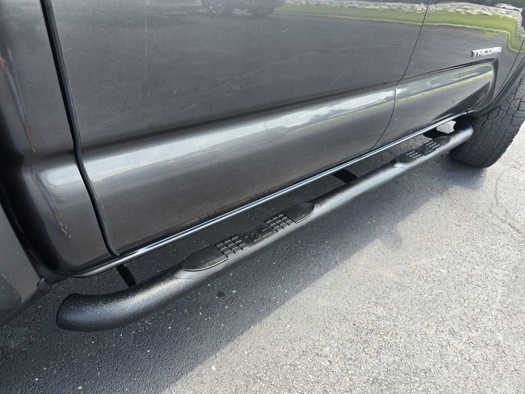 Used 2018 Toyota Tacoma TRD Off-Road AWD/4WD image 18
