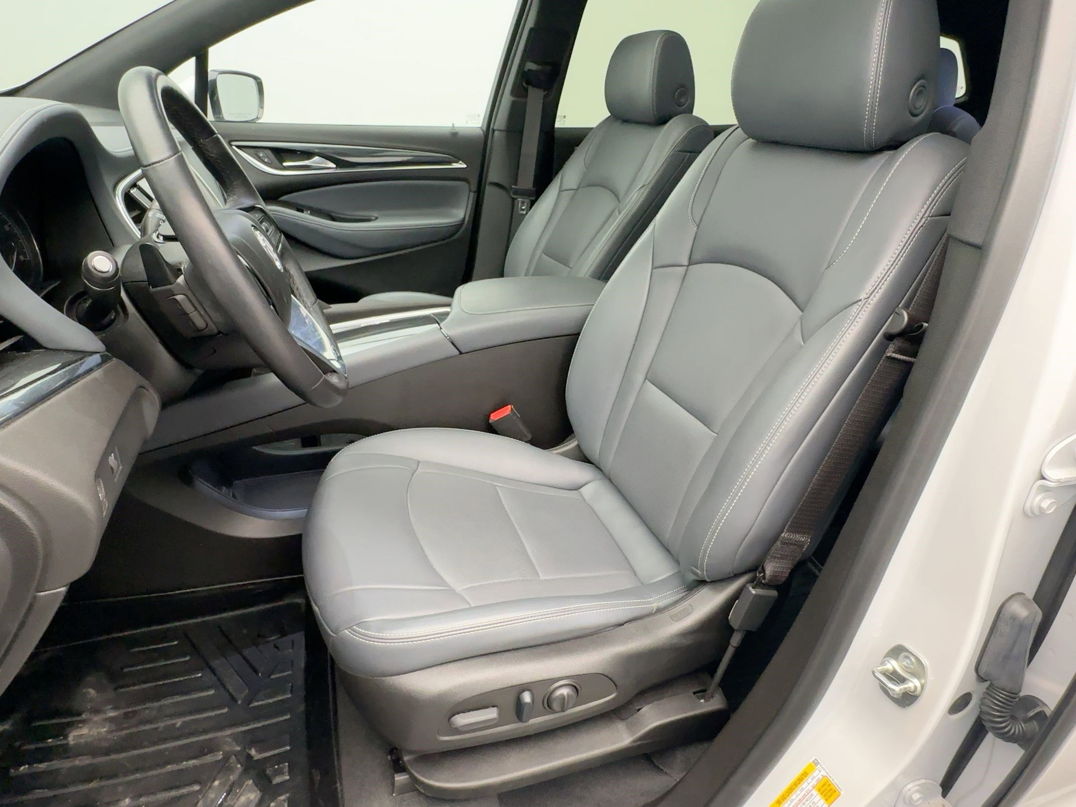 Used 2024 Buick Enclave Essence w/ Experience Buick Package image 5