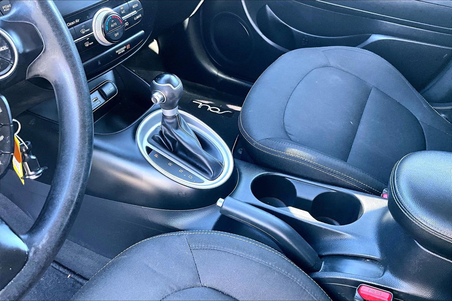 Used 2018 Kia Soul + FWD image 13