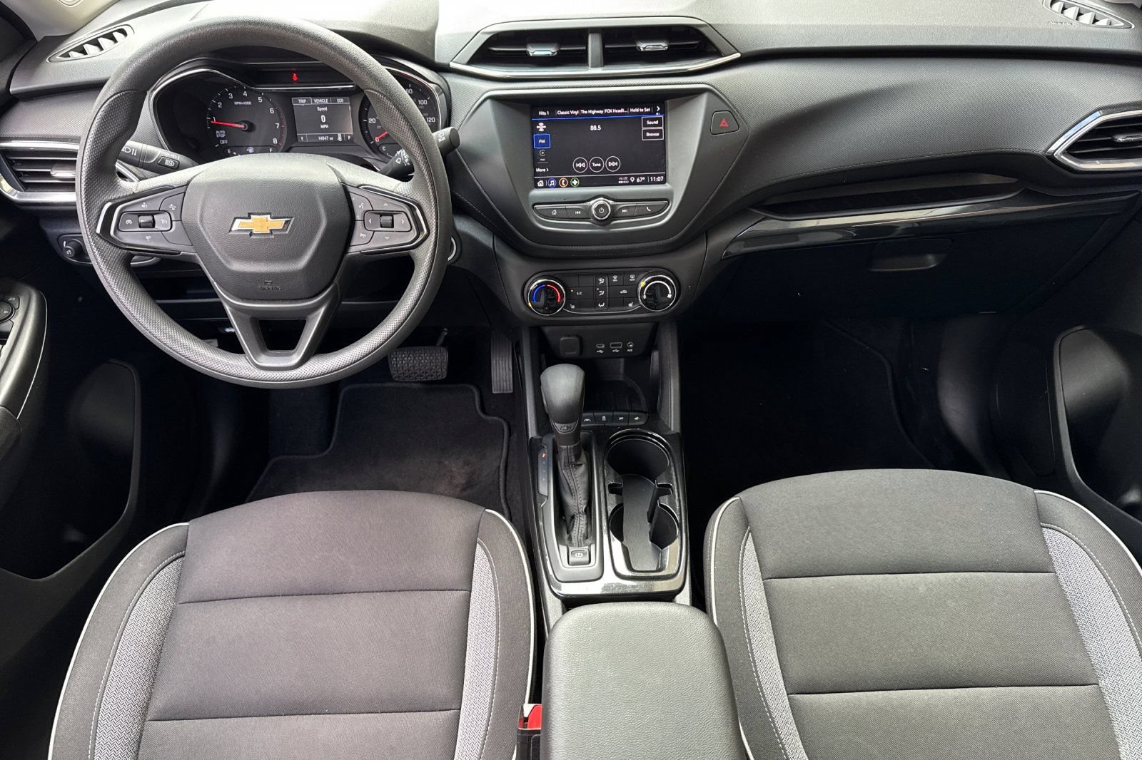 Used 2023 Chevrolet TrailBlazer LT FWD image 16