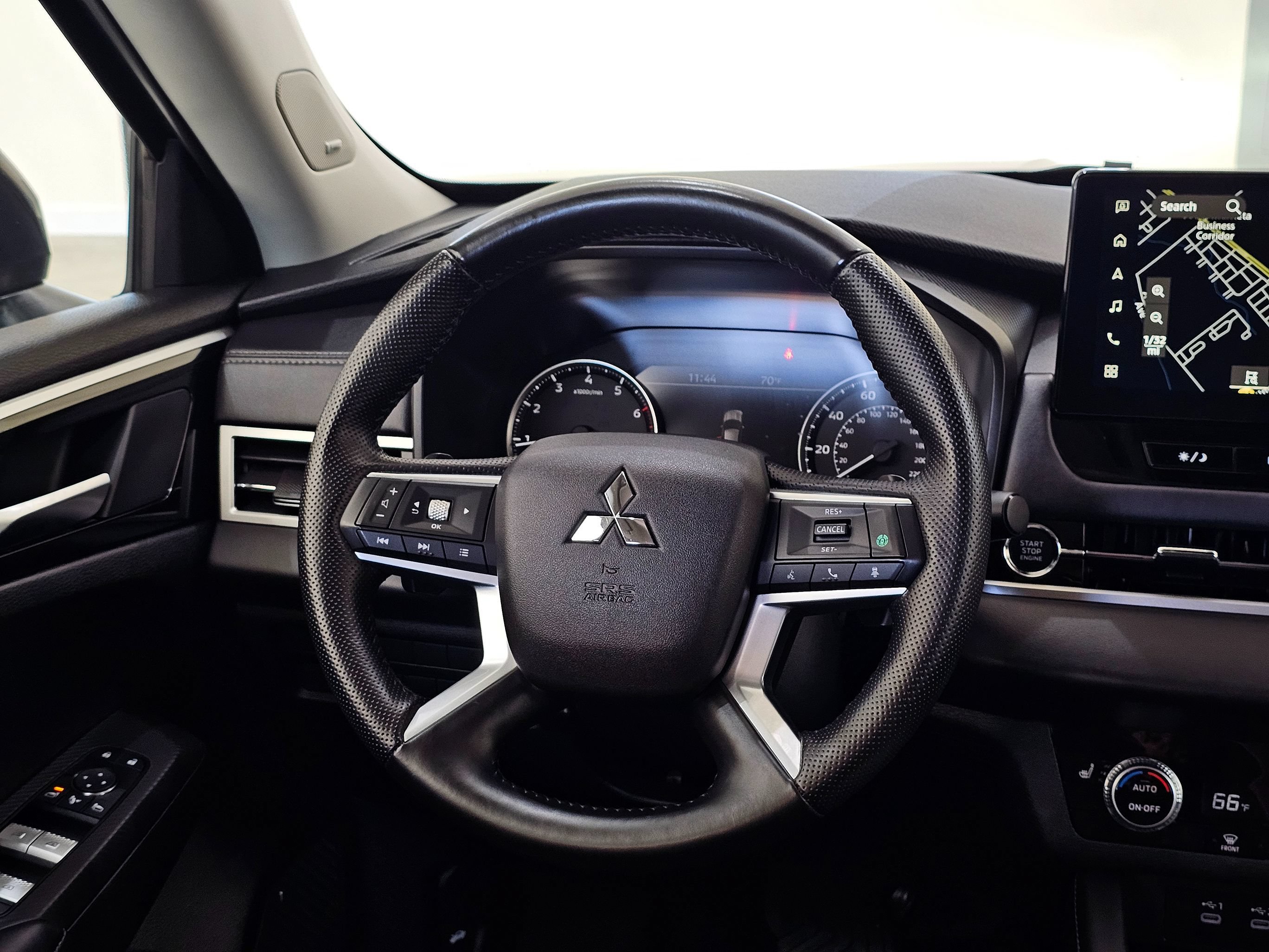 Used 2025 Mitsubishi Outlander SE AWD/4WD image 24