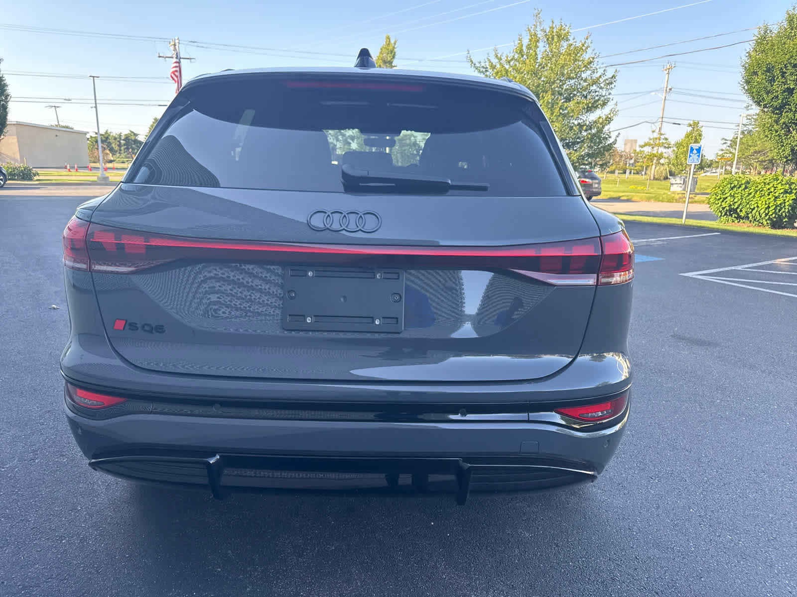 Used 2025 Audi SQ6 e-tron Prestige w/ Black Edition One image 7