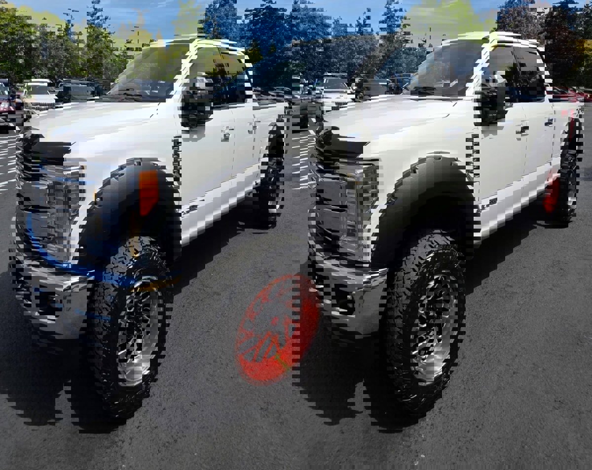 Used 2019 Ford F350 4x4 Crew Cab Super Duty image 1