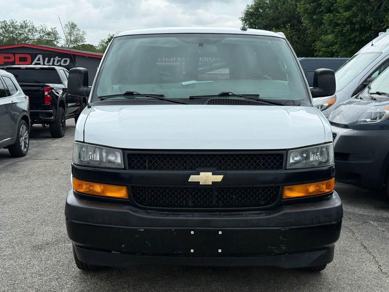 Used 2020 Chevrolet Express 3500 LS RWD image 2