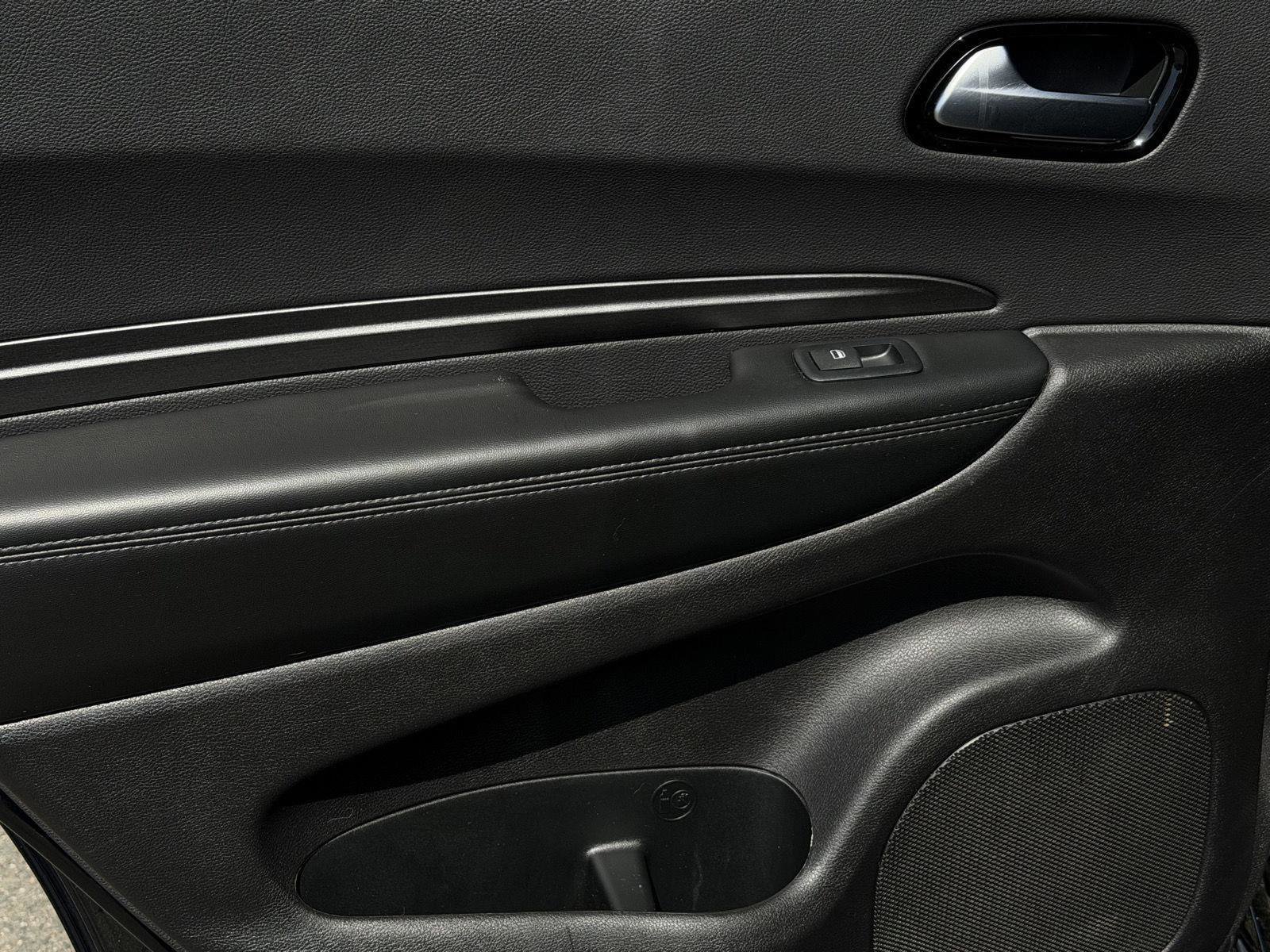 Used 2024 Dodge Durango SXT w/ SXT Blacktop Group image 8