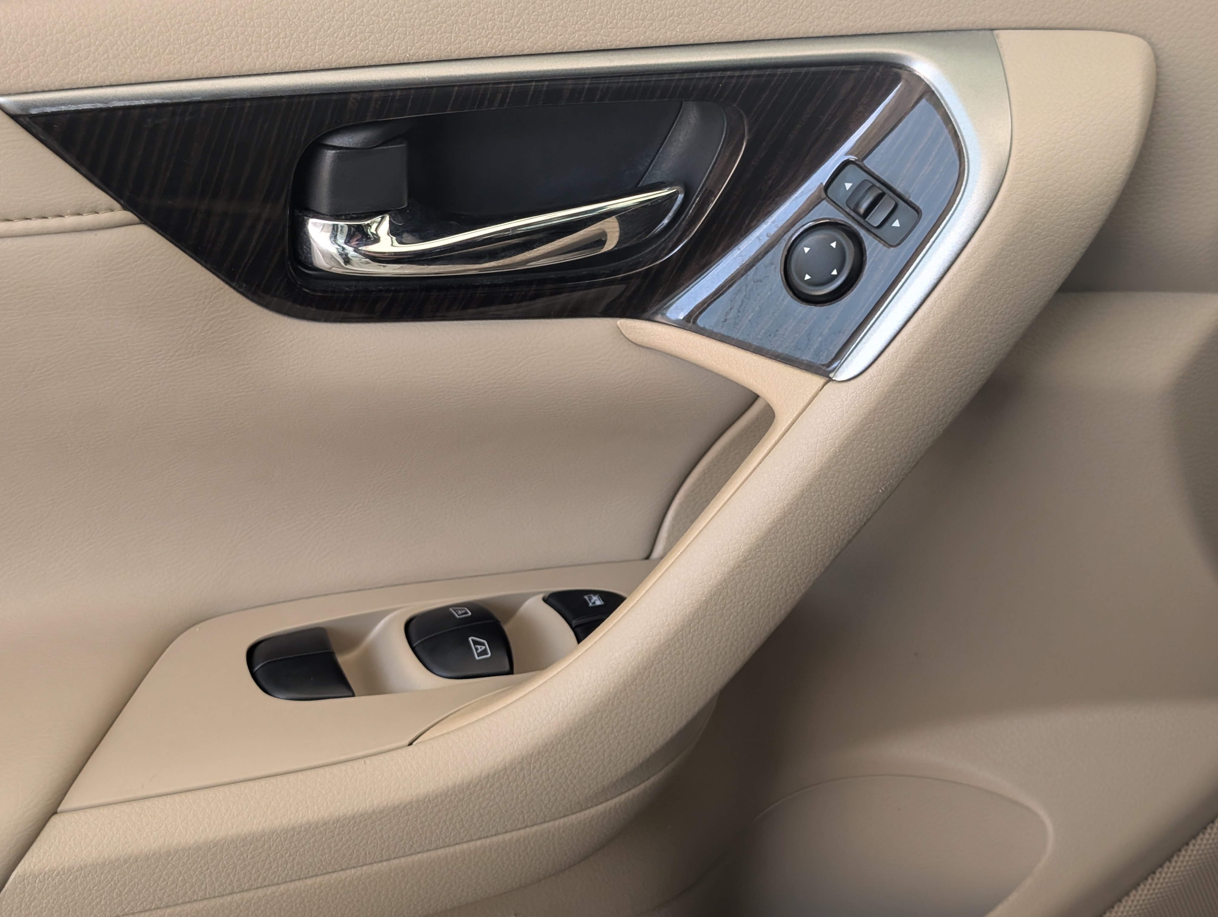 Used 2015 Nissan Altima 3.5 SL FWD image 16