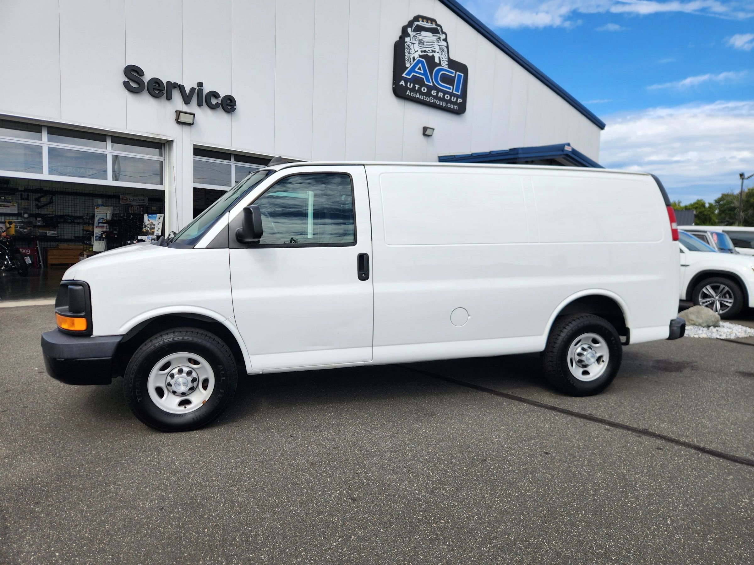 Used 2016 Chevrolet Express 2500 image 8