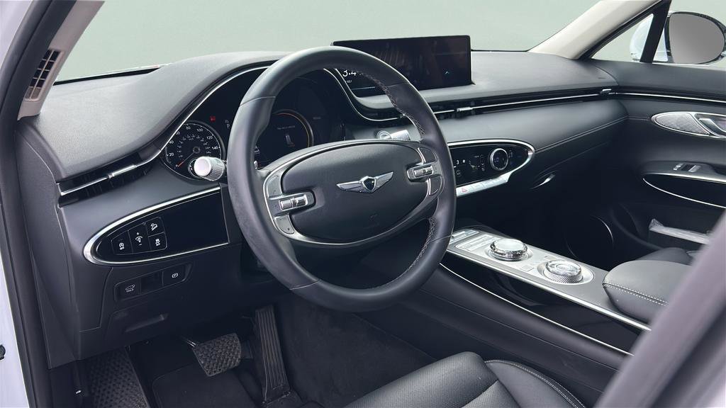 Used 2025 Genesis GV70 2.5T AWD/4WD image 13