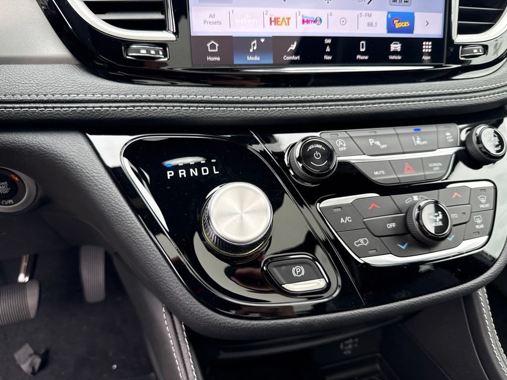 New 2027 Chrysler Pacifica Limited AWD/4WD image 14