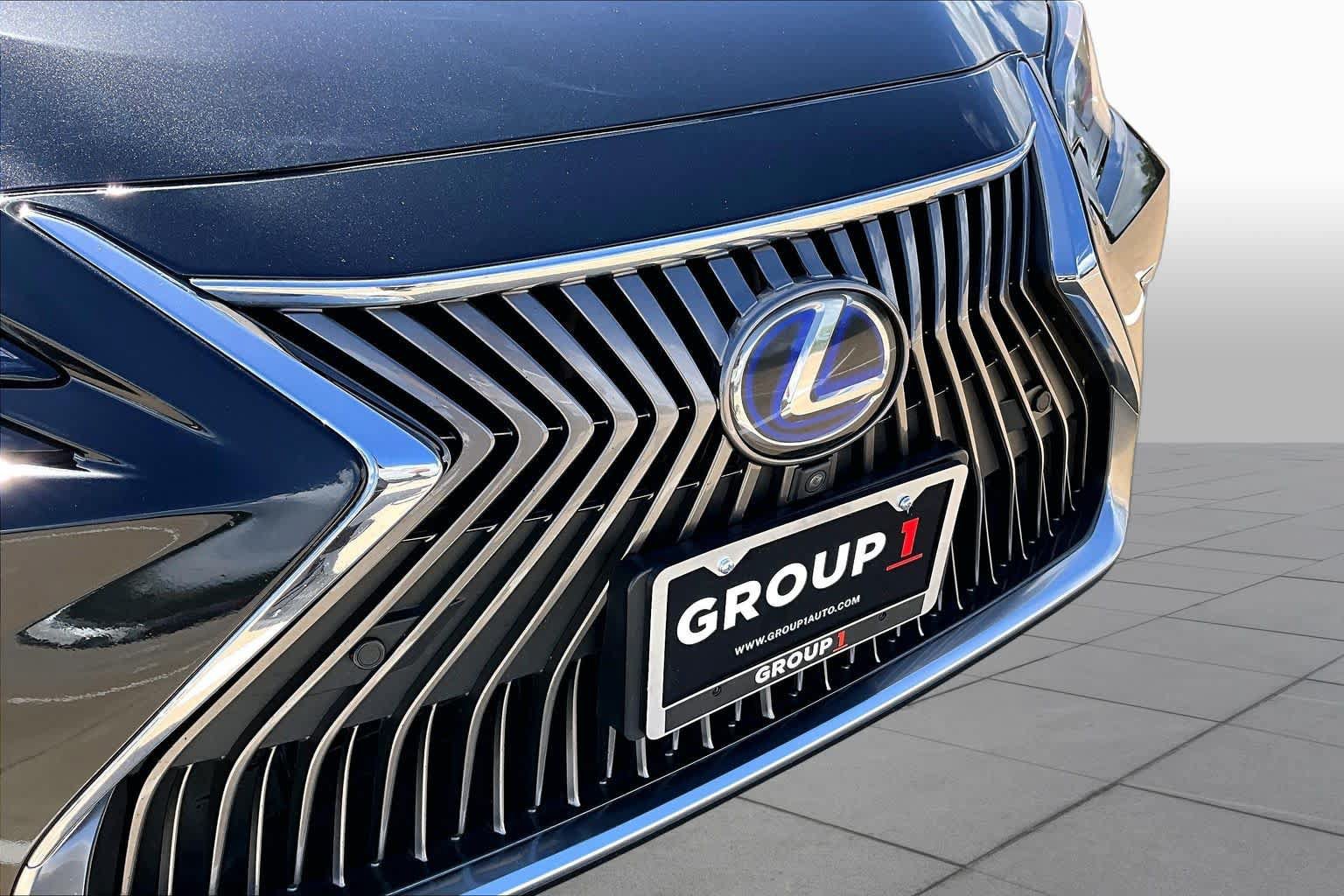Used 2021 Lexus ES 300h Ultra Luxury w/ Accessory Package 2 FWD image 30