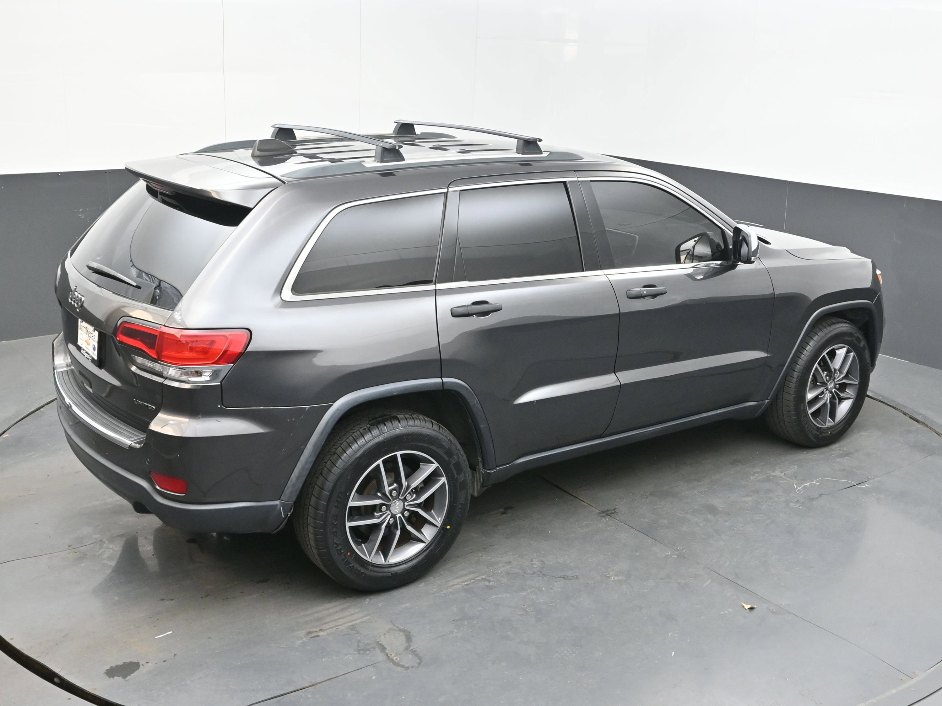 Used 2018 Jeep Grand Cherokee Limited image 32
