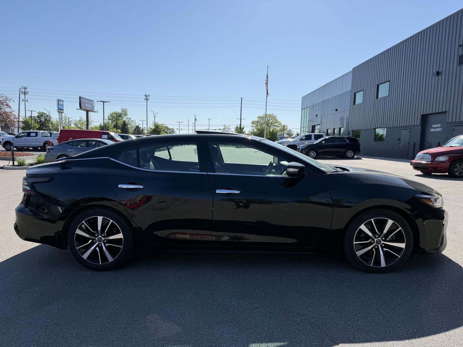 Used 2023 Nissan Maxima SL FWD image 2
