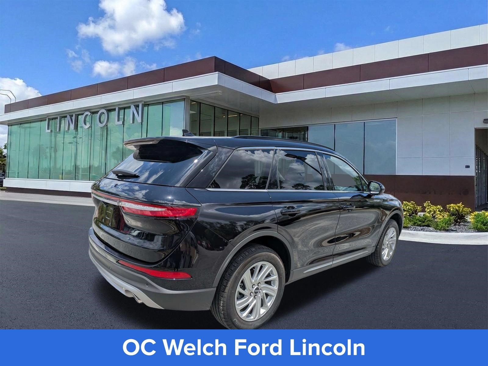 Certified 2026 Lincoln Corsair Premiere FWD image 3
