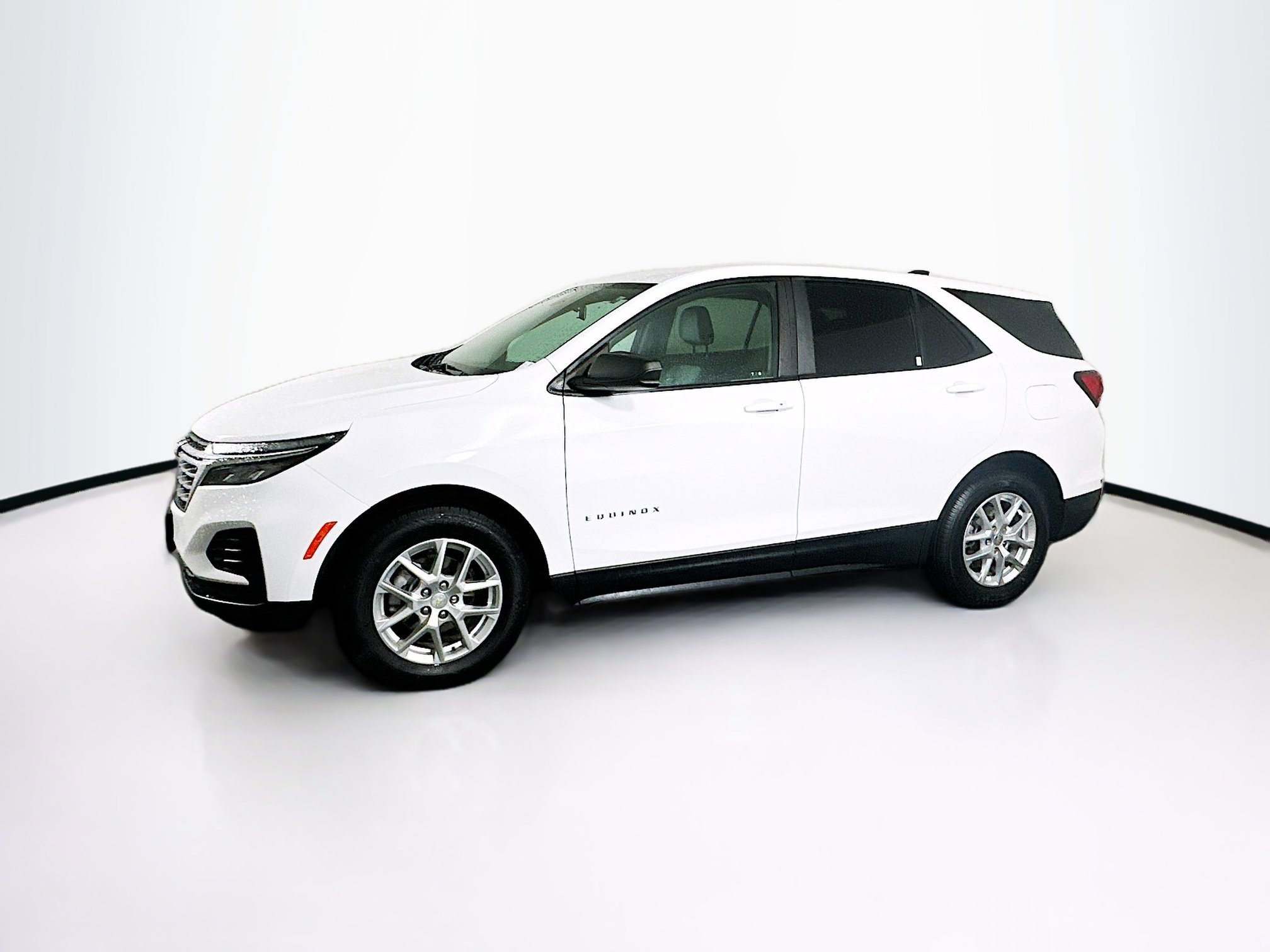 Used 2022 Chevrolet Equinox LS w/ LS Convenience Package image 4
