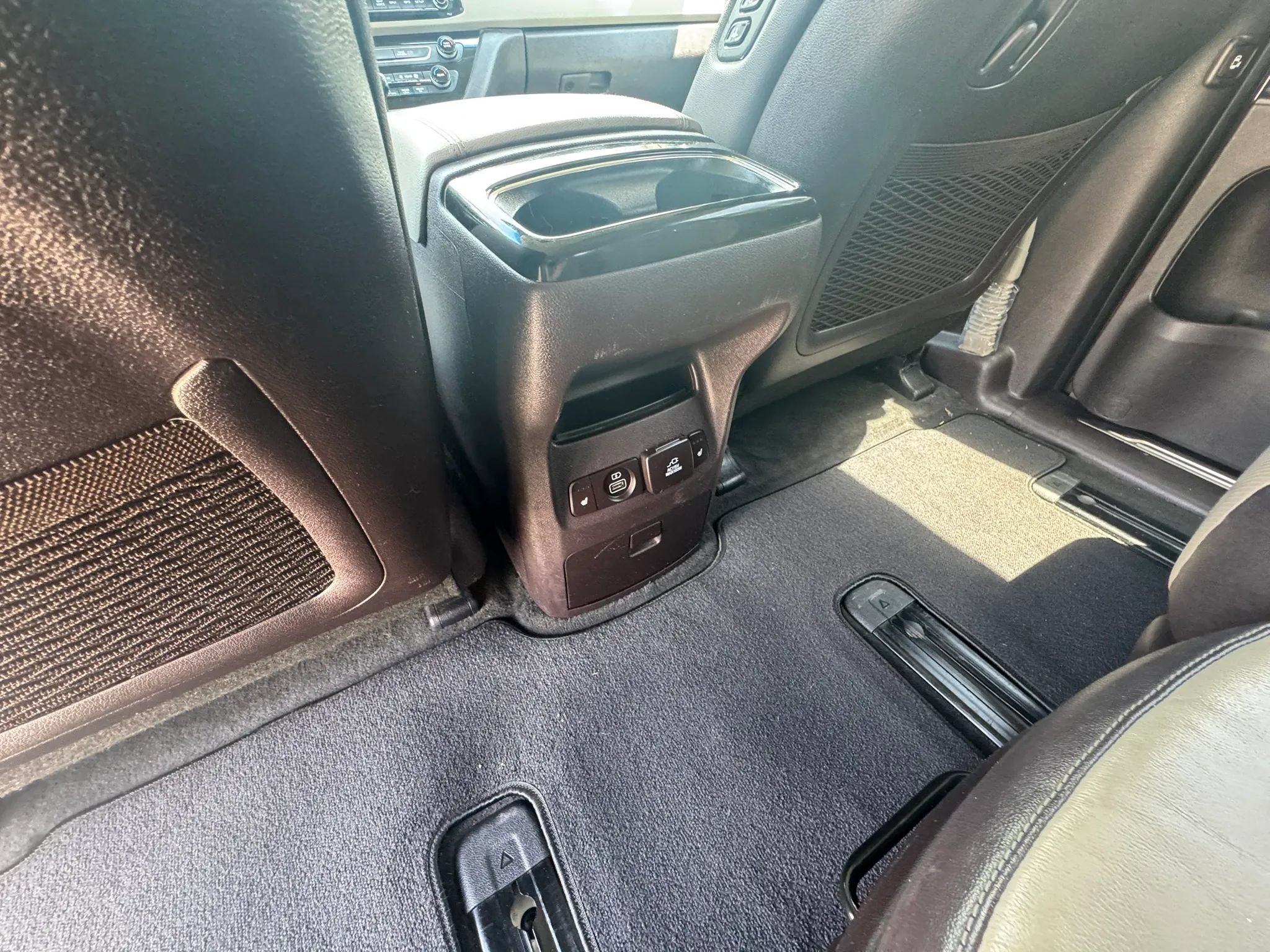 Used 2018 Kia Sedona SX Limited FWD image 23