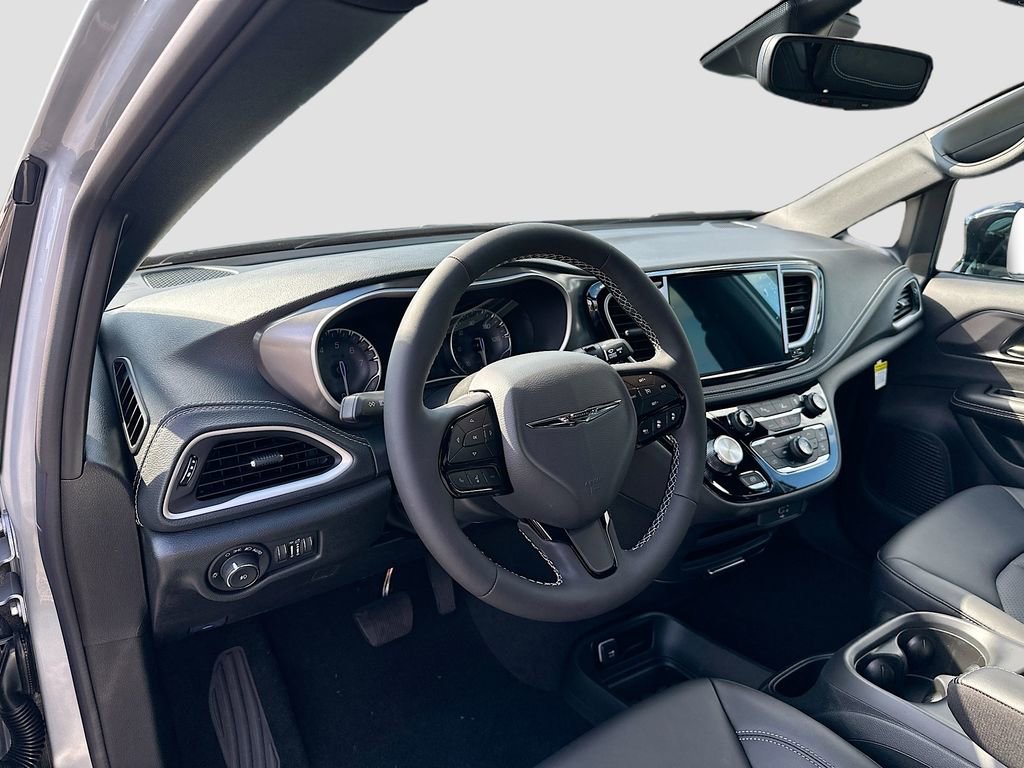 New 2026 Chrysler Pacifica Select image 11