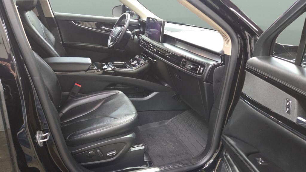 Used 2023 Lincoln Nautilus AWD image 31