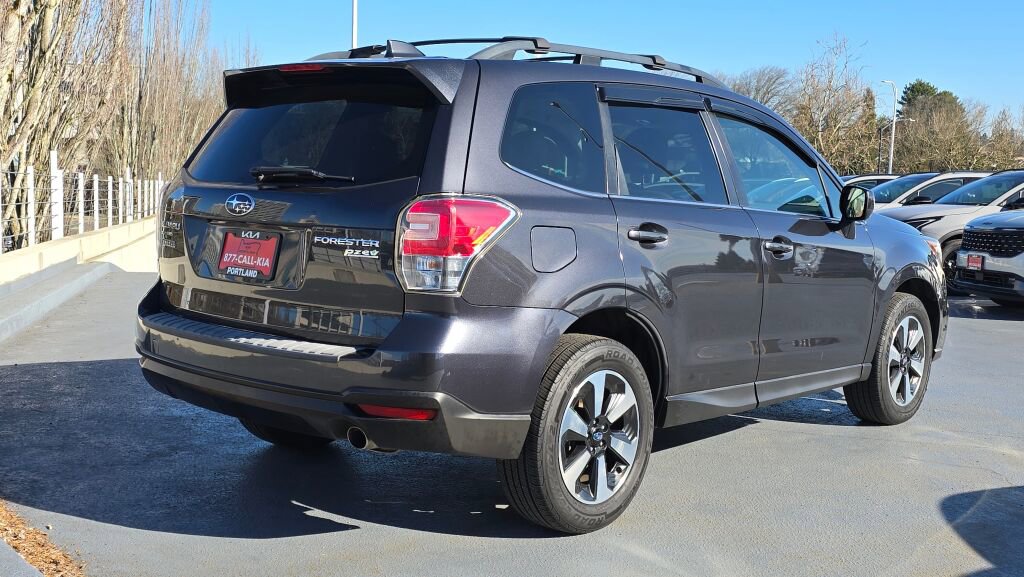 Used 2017 Subaru Forester 2.5i Limited image 3