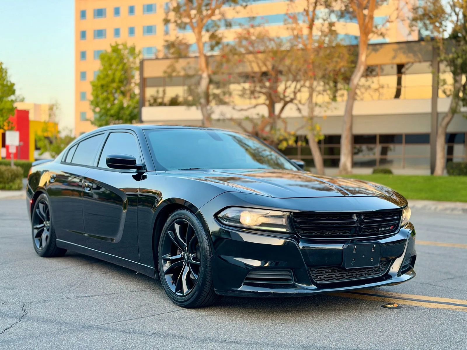 Used 2018 Dodge Charger SXT w/ Blacktop Package image 15