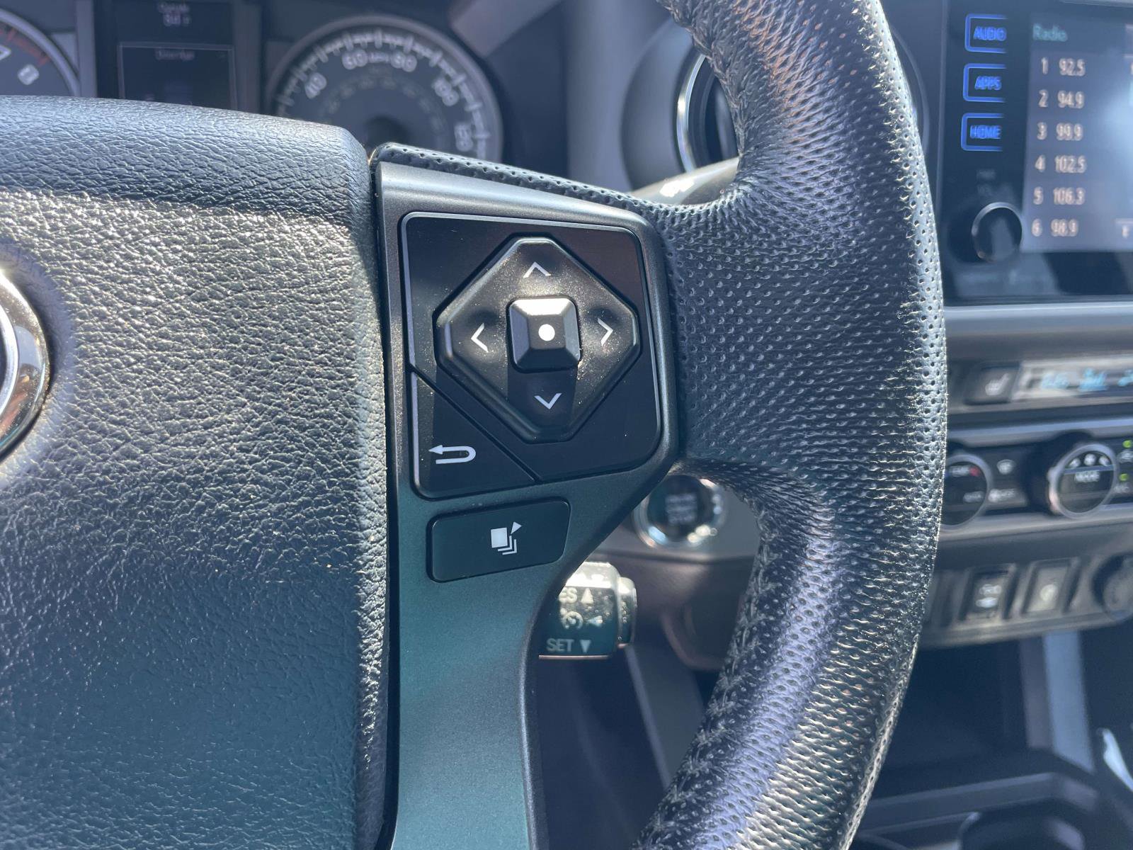 Used 2016 Toyota Tacoma TRD Sport w/ Premium & Technology Package RWD image 19