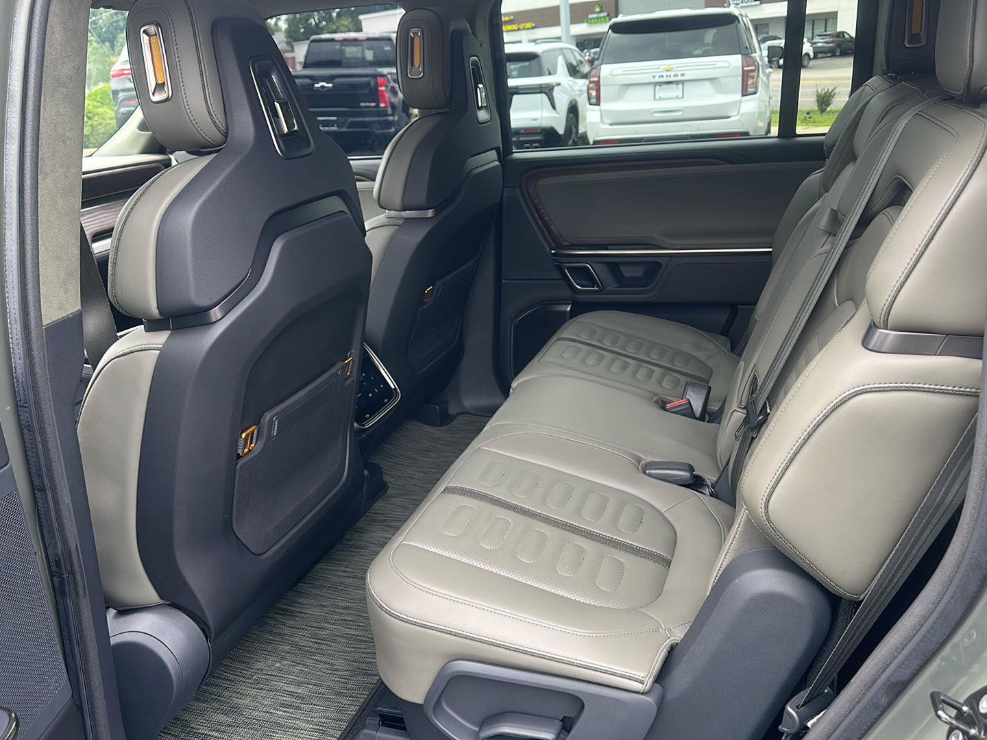 Used 2022 Rivian R1S Launch Edition AWD/4WD image 25