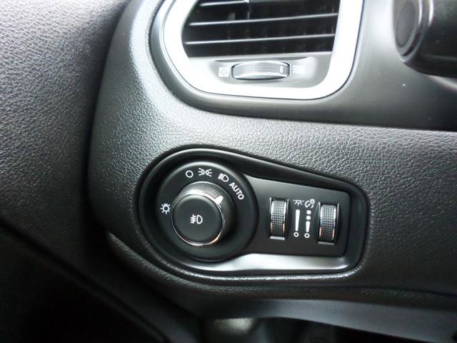 Used 2018 Jeep Renegade Latitude image 21