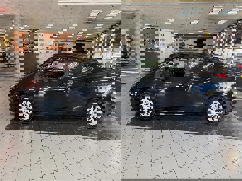 Used 2022 Toyota Prius LE image 3