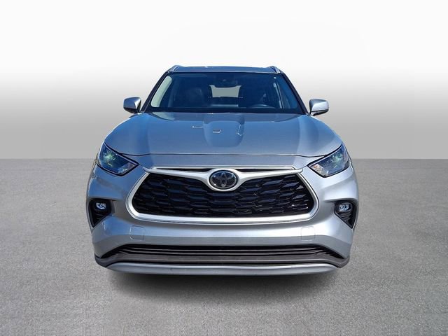 Used 2024 Toyota Highlander XLE image 2