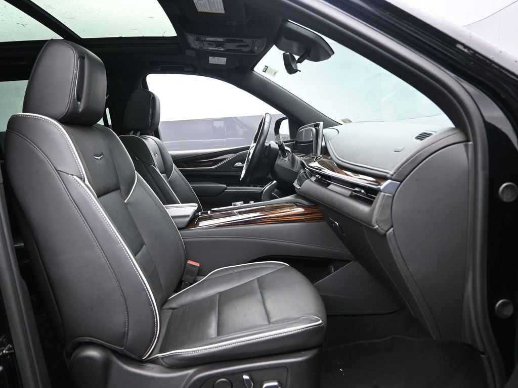 Used 2023 Cadillac Escalade ESV Premium Luxury image 35