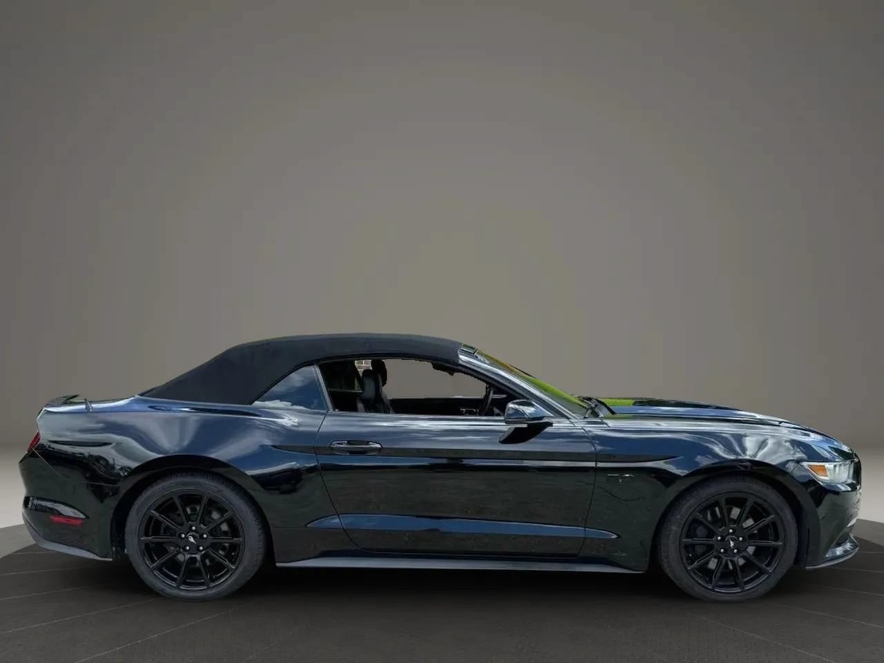 Used 2016 Ford Mustang GT Premium w/ Black Accent Package RWD image 8