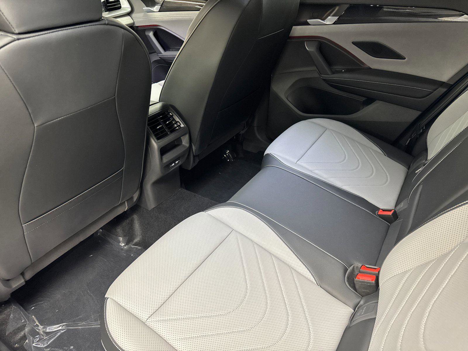 New 2026 Volkswagen Tiguan SE R-Line AWD/4WD image 11
