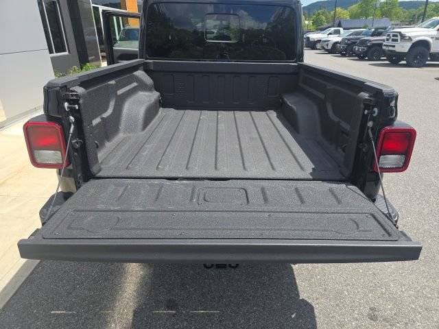Used 2025 Jeep Gladiator Sport AWD/4WD image 28